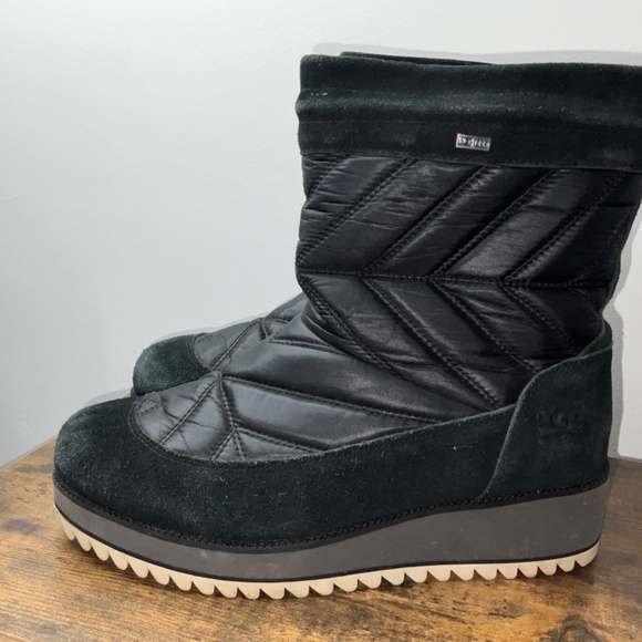 UGG BECK BOOT BLACK - WOMEN'S - Picture 7 of 17